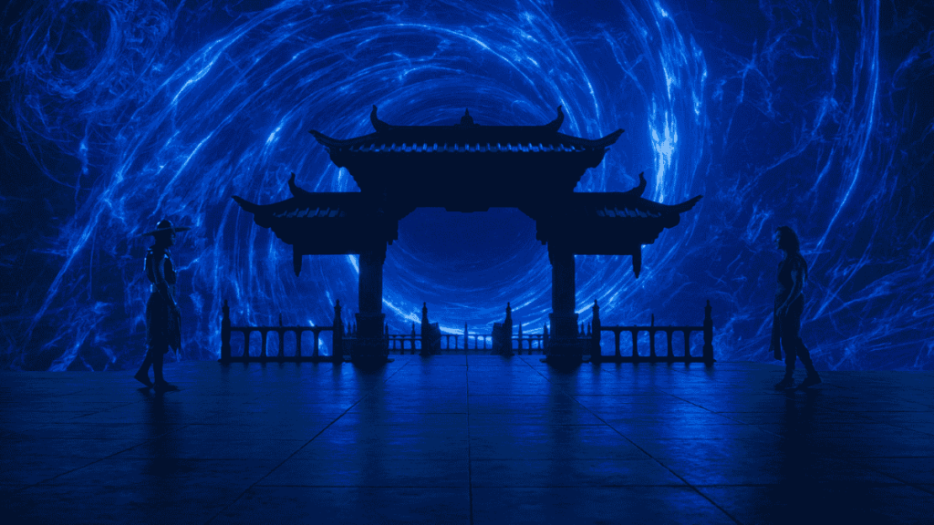 Guerreros del Reino de la Tierra en posición de combate dentro de un templo ancestral iluminado en azul en Mortal Kombat II película.