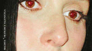 Primer plano o 'close-up' recortado del rostro de la cantante chilena Francisca Valenzuela, mostrando sus ojos con pupilas teñidas de rojo brillante, piel con textura de grano fotográfico analógico y el texto vertical "MALDITA † FRANCISCA VALENZUELA" en el borde izquierdo sobre su cabello oscuro.