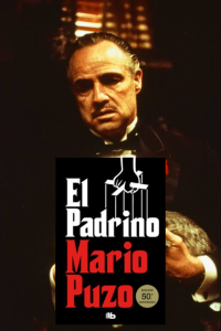 Fotomontaje que muestra un plano medio del actor Marlon Brando como Don Vito Corleone en la película 'El Padrino', superpuesto en el centro con la portada negra del libro original de Mario Puzo (edición 50 aniversario de Debolsillo), que incluye la icónica gráfica de la mano sosteniendo los hilos de una marioneta. Útil para ilustrar el análisis de adaptaciones literarias y estructuras de poder en el cine.